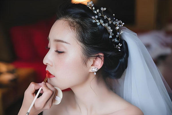 重庆新娘跟妆师|重庆艺文化妆部